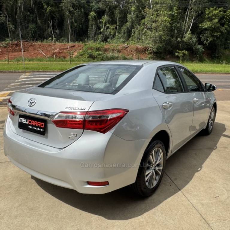 TOYOTA - COROLLA - 2014/2015 - Prata - R$ 89.900,00