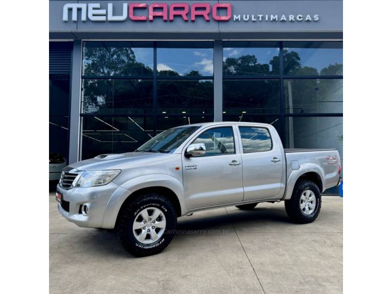 TOYOTA - HILUX - 2014/2015 - Prata - R$ 139.900,00