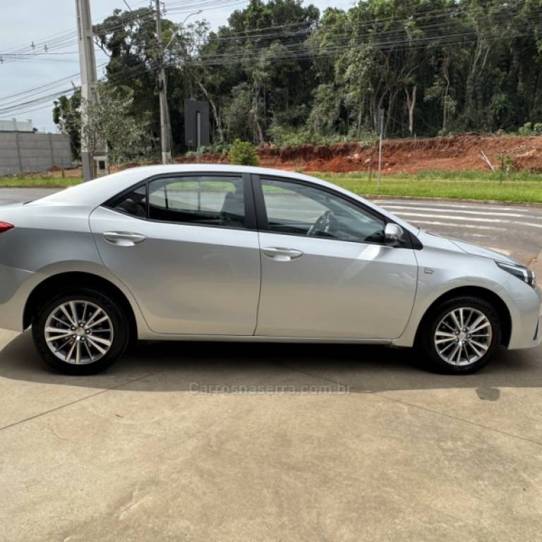 TOYOTA - COROLLA - 2014/2015 - Prata - R$ 89.900,00