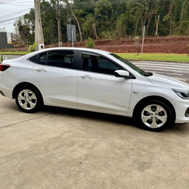 CHEVROLET - ONIX - 2021/2022 - Branca - R$ 84.900,00