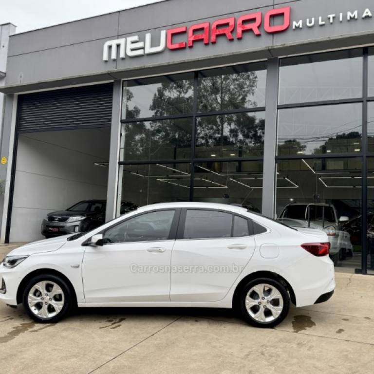 CHEVROLET - ONIX - 2021/2022 - Branca - R$ 84.900,00