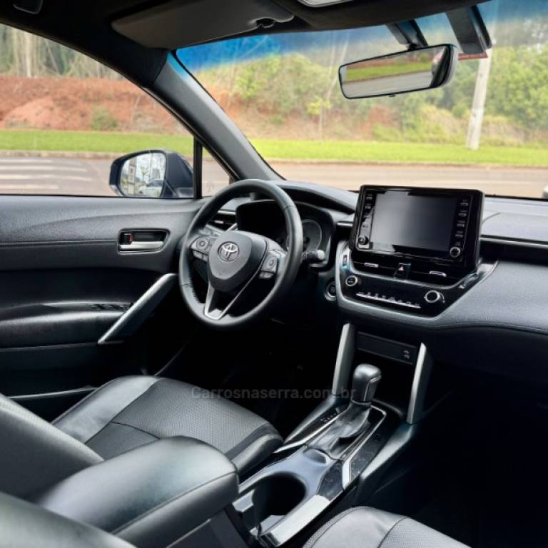 TOYOTA - COROLLA - 2021/2022 - Preta - R$ 139.900,00