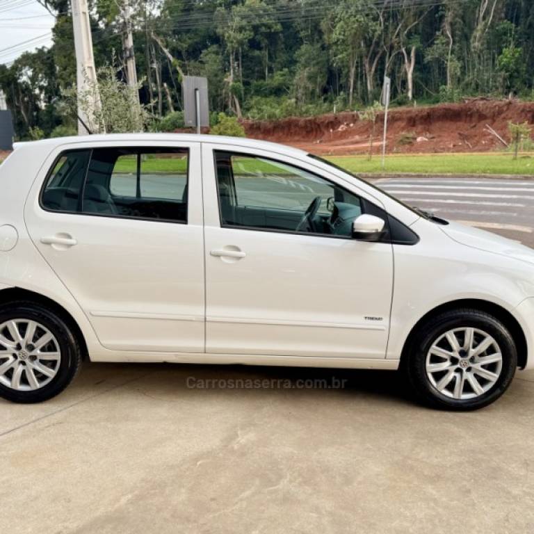 VOLKSWAGEN - FOX - 2012/2012 - Branca - R$ 34.900,00