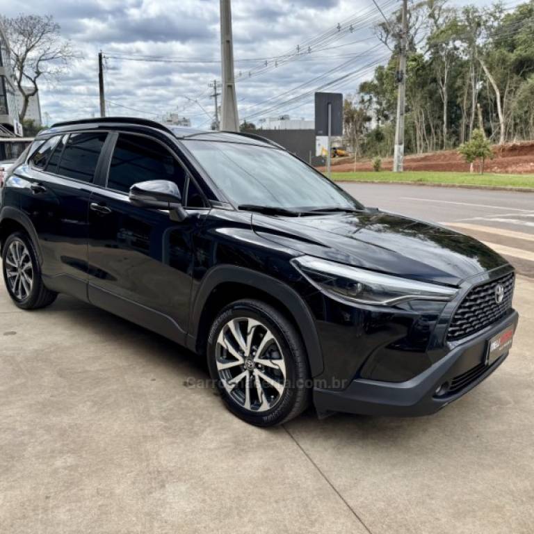 TOYOTA - COROLLA - 2021/2022 - Preta - R$ 139.900,00