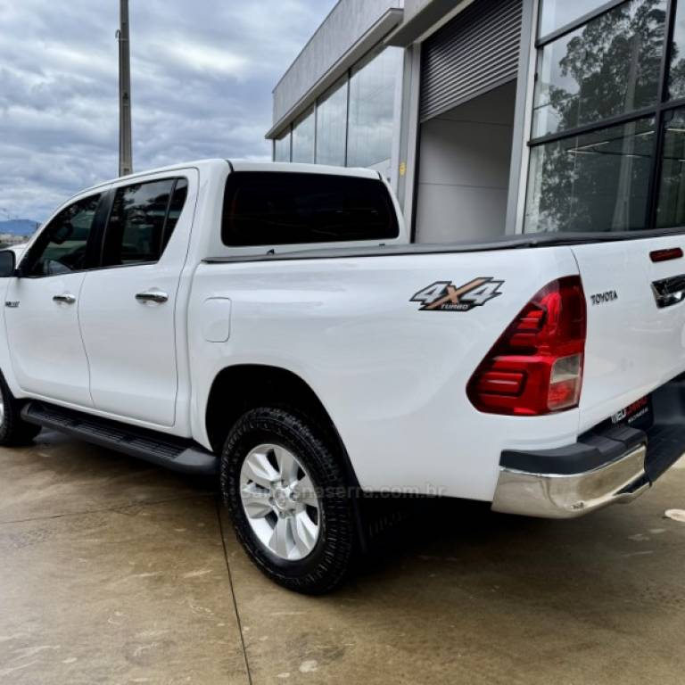 TOYOTA - HILUX - 2019/2020 - Branca - R$ 189.900,00