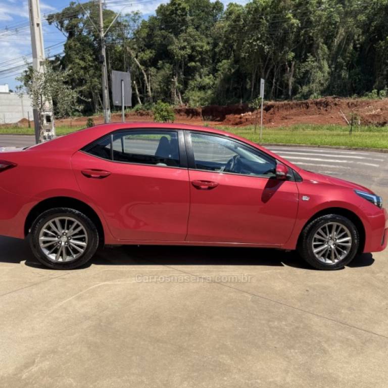 TOYOTA - COROLLA - 2015/2016 - Vermelha - R$ 94.900,00