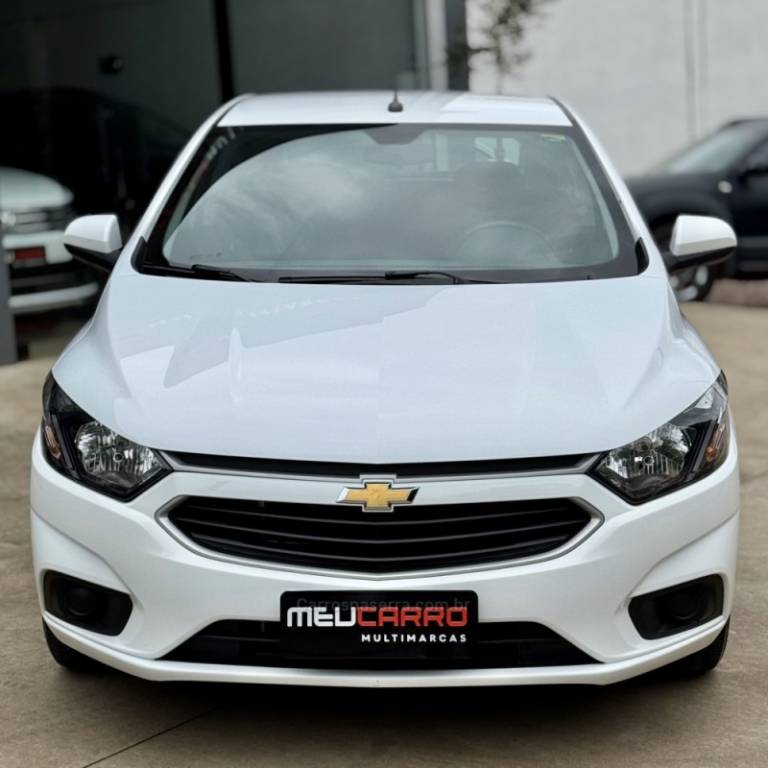 CHEVROLET - ONIX - 2017/2018 - Branca - R$ 68.900,00