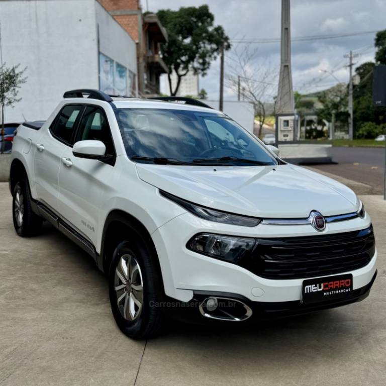 FIAT - TORO - 2016/2017 - Branca - R$ 86.900,00