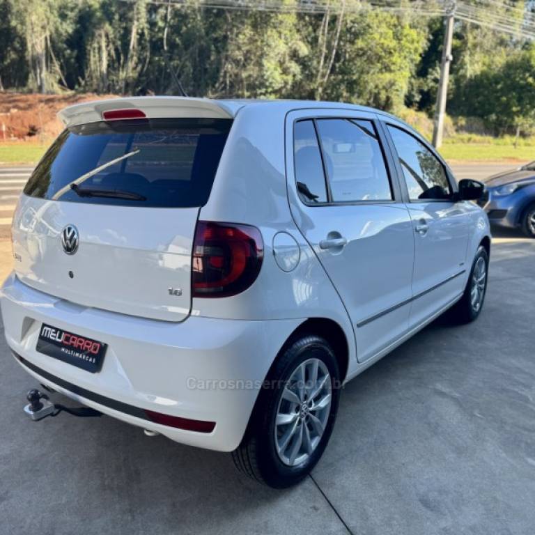 VOLKSWAGEN - FOX - 2012/2013 - Branca - R$ 41.900,00