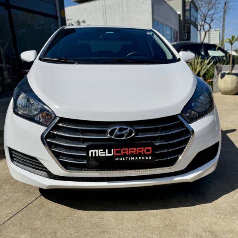 HYUNDAI - HB20S - 2018/2019 - Branca - R$ 63.900,00