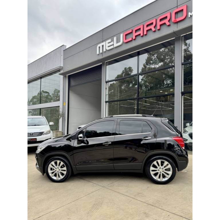 CHEVROLET - TRACKER - 2017/2018 - Preta - R$ 92.900,00