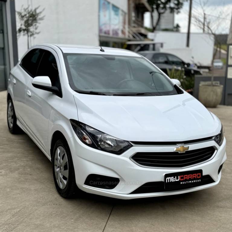 CHEVROLET - ONIX - 2017/2018 - Branca - R$ 68.900,00