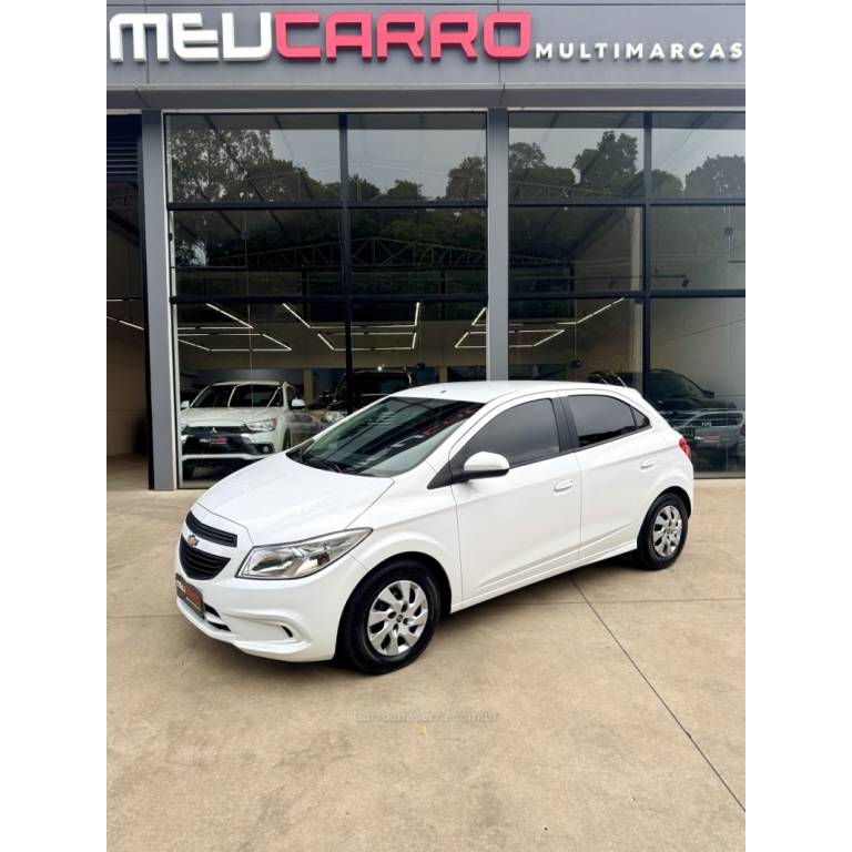 CHEVROLET - ONIX - 2017/2018 - Branca - R$ 52.900,00