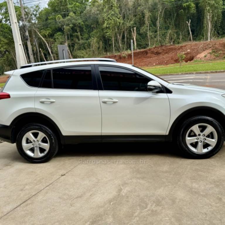 TOYOTA - RAV4 - 2013/2013 - Branca - R$ 88.900,00