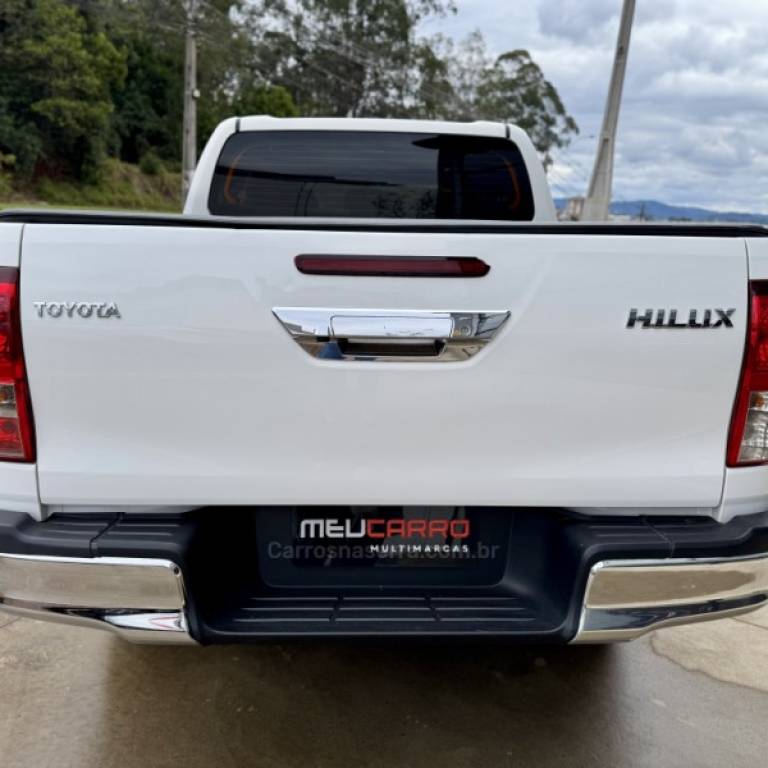 TOYOTA - HILUX - 2019/2020 - Branca - R$ 189.900,00
