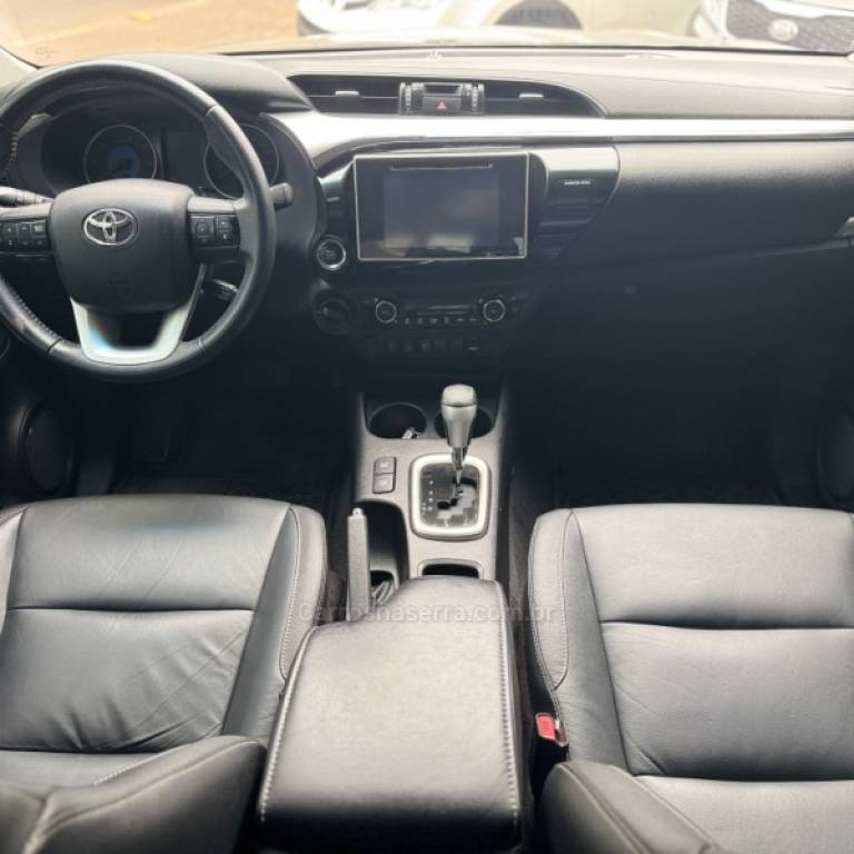 TOYOTA - HILUX - 2019/2019 - Cinza - R$ 198.900,00