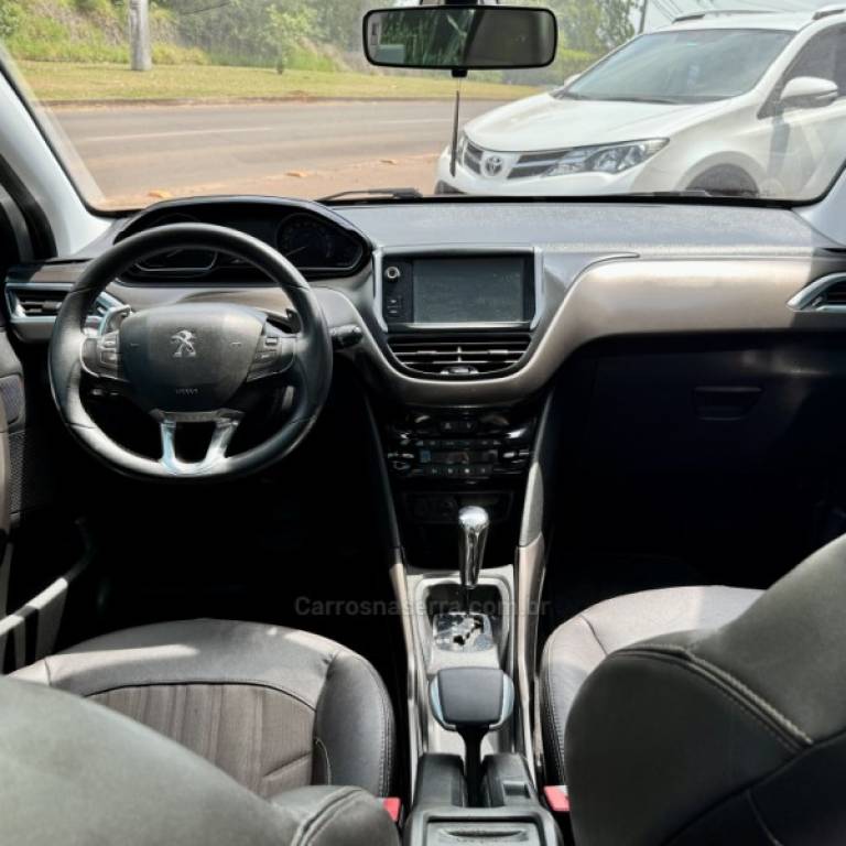 PEUGEOT - 2008 - 2015/2016 - Prata - R$ 56.900,00