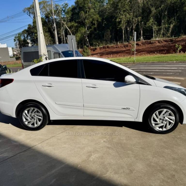 HYUNDAI - HB20S - 2018/2019 - Branca - R$ 63.900,00