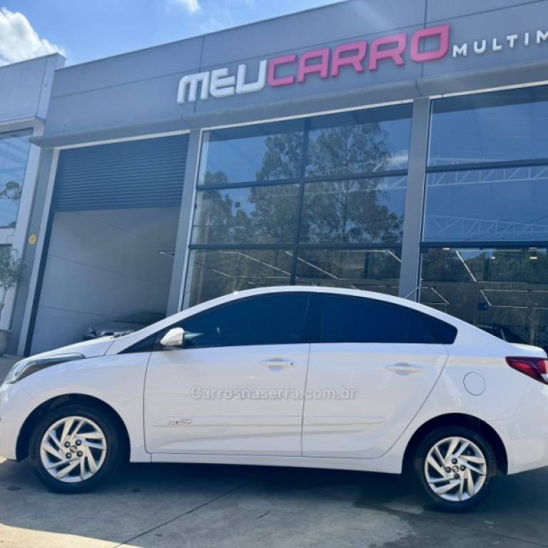 HYUNDAI - HB20S - 2018/2019 - Branca - R$ 63.900,00