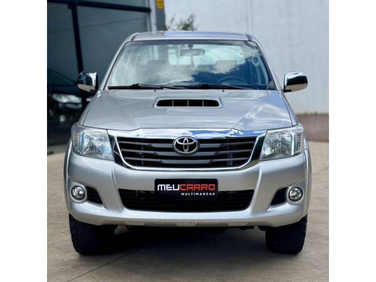 TOYOTA - HILUX - 2014/2015 - Prata - R$ 139.900,00