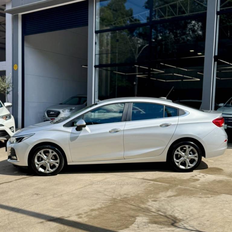 CHEVROLET - CRUZE - 2020/2021 - Prata - R$ 109.900,00