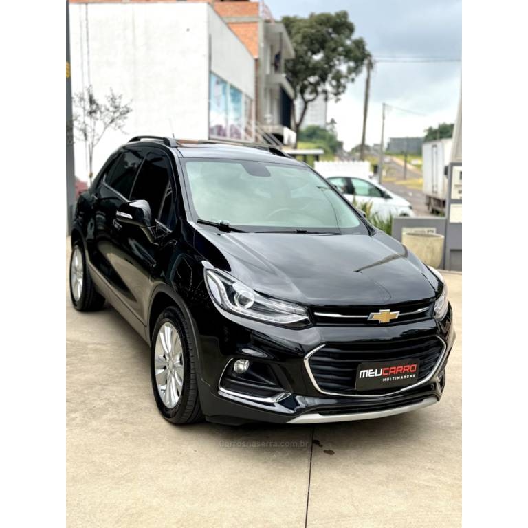 CHEVROLET - TRACKER - 2017/2018 - Preta - R$ 92.900,00