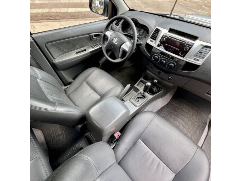 TOYOTA - HILUX - 2014/2015 - Prata - R$ 139.900,00