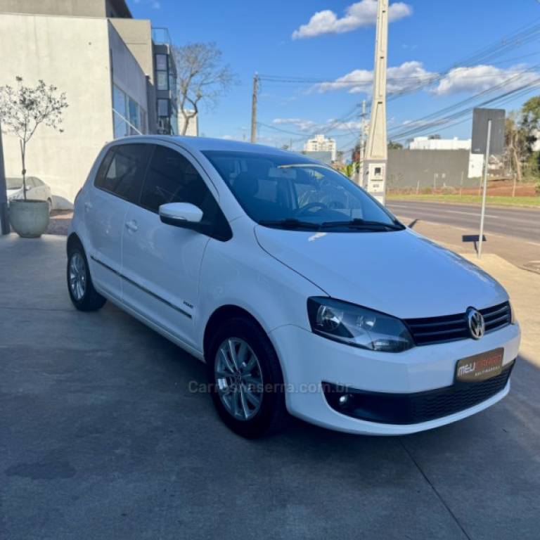 VOLKSWAGEN - FOX - 2012/2013 - Branca - R$ 41.900,00