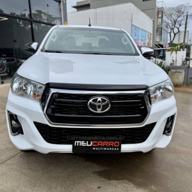 TOYOTA - HILUX - 2019/2020 - Branca - R$ 189.900,00
