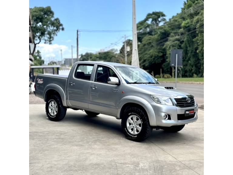 TOYOTA - HILUX - 2014/2015 - Prata - R$ 139.900,00