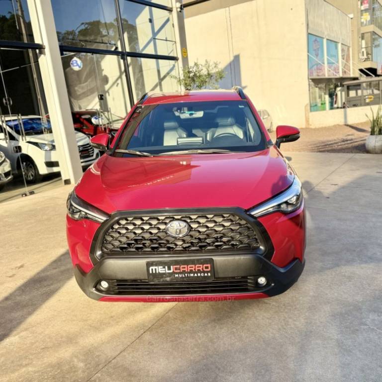 TOYOTA - COROLLA - 2021/2022 - Vermelha - R$ 139.900,00