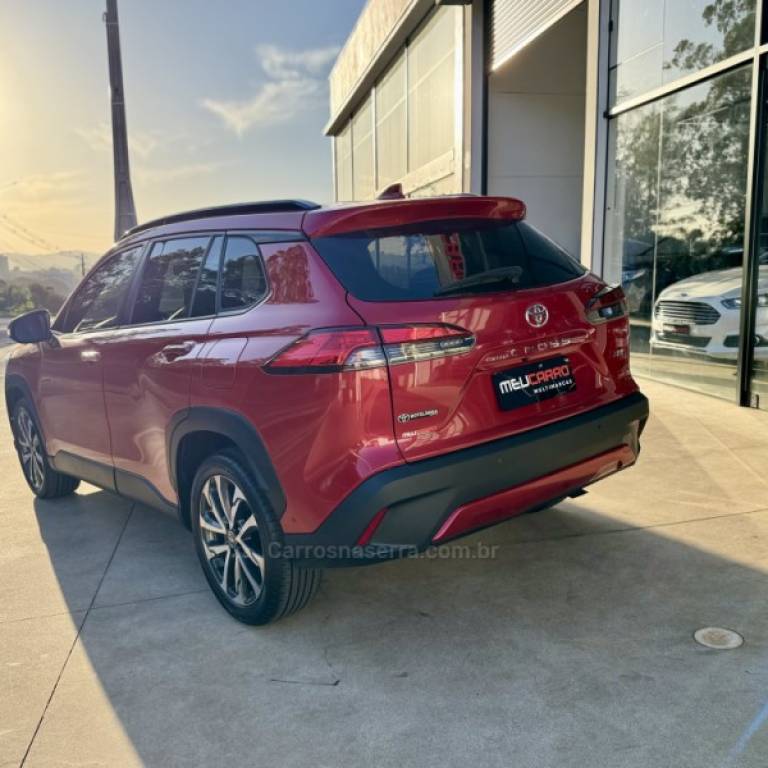 TOYOTA - COROLLA - 2021/2022 - Vermelha - R$ 139.900,00