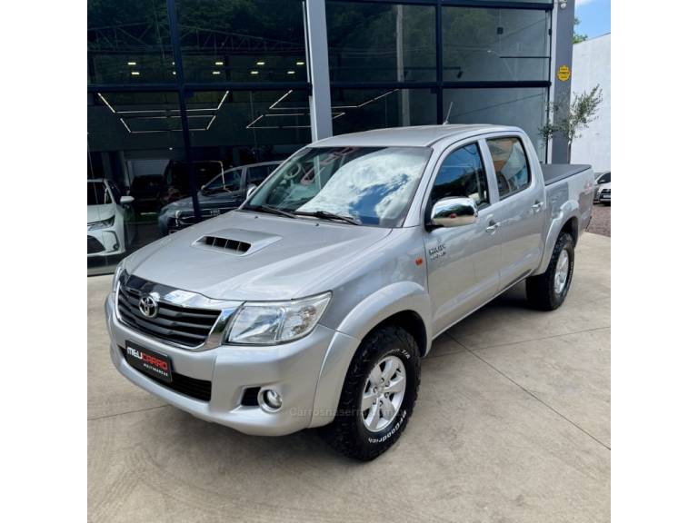 TOYOTA - HILUX - 2014/2015 - Prata - R$ 139.900,00