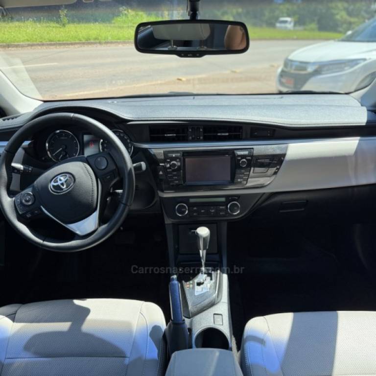 TOYOTA - COROLLA - 2015/2016 - Vermelha - R$ 94.900,00