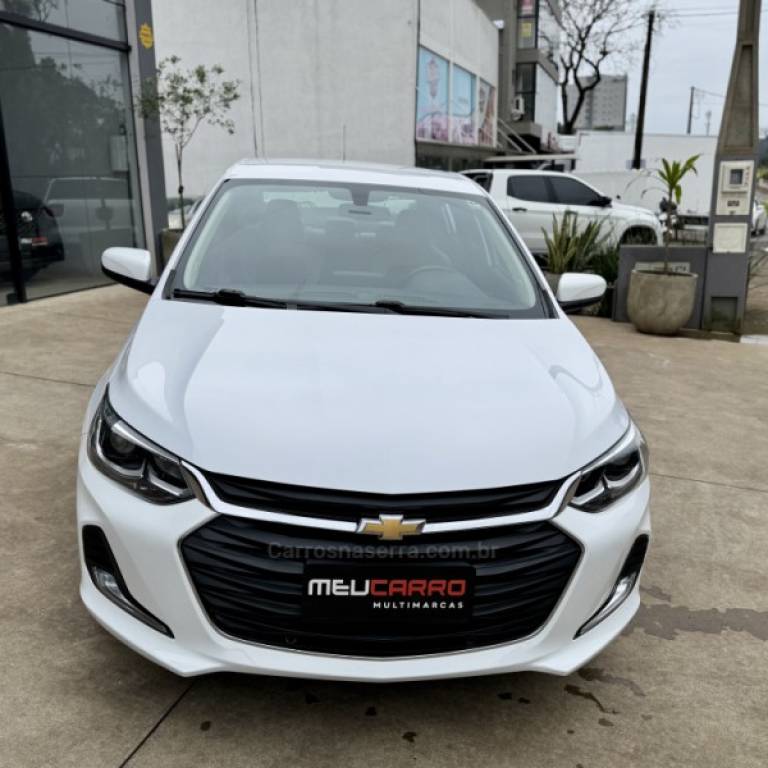 CHEVROLET - ONIX - 2021/2022 - Branca - R$ 84.900,00