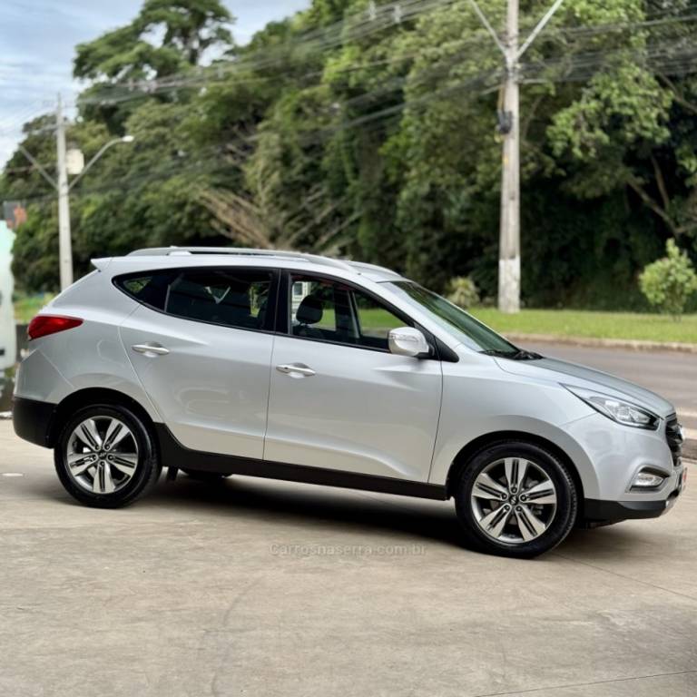 HYUNDAI - IX35 - 2016/2017 - Prata - R$ 88.900,00