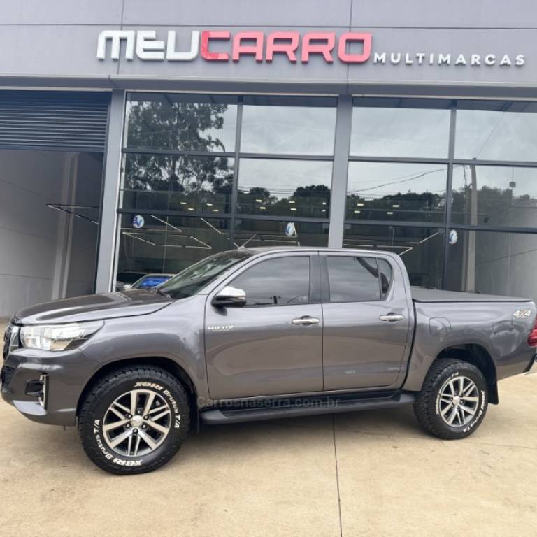 TOYOTA - HILUX - 2019/2019 - Cinza - R$ 198.900,00