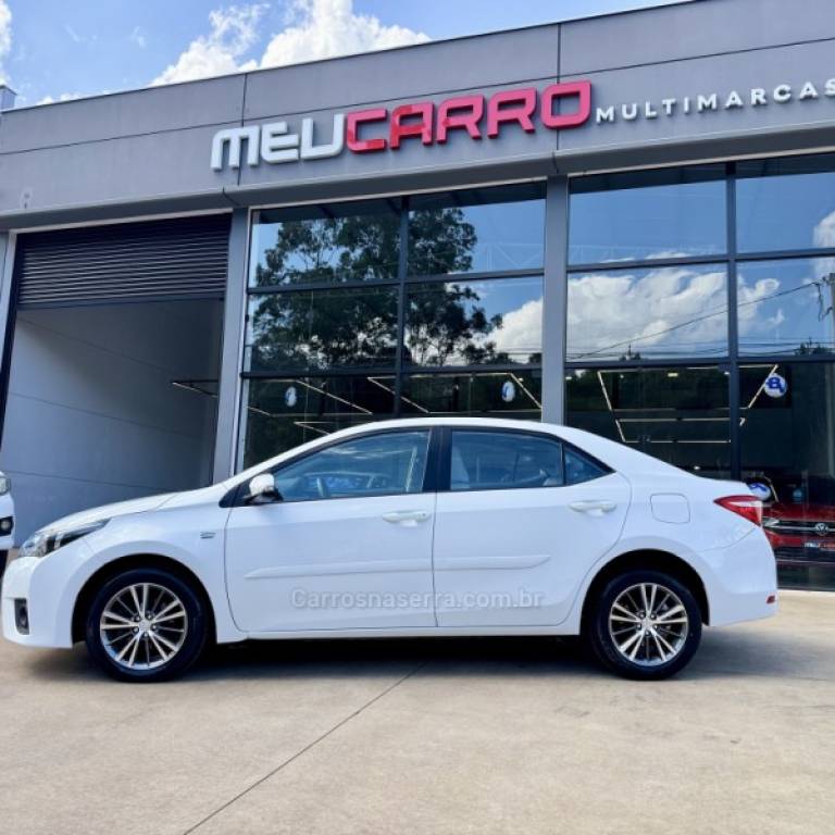 TOYOTA - COROLLA - 2014/2015 - Branca - R$ 88.900,00