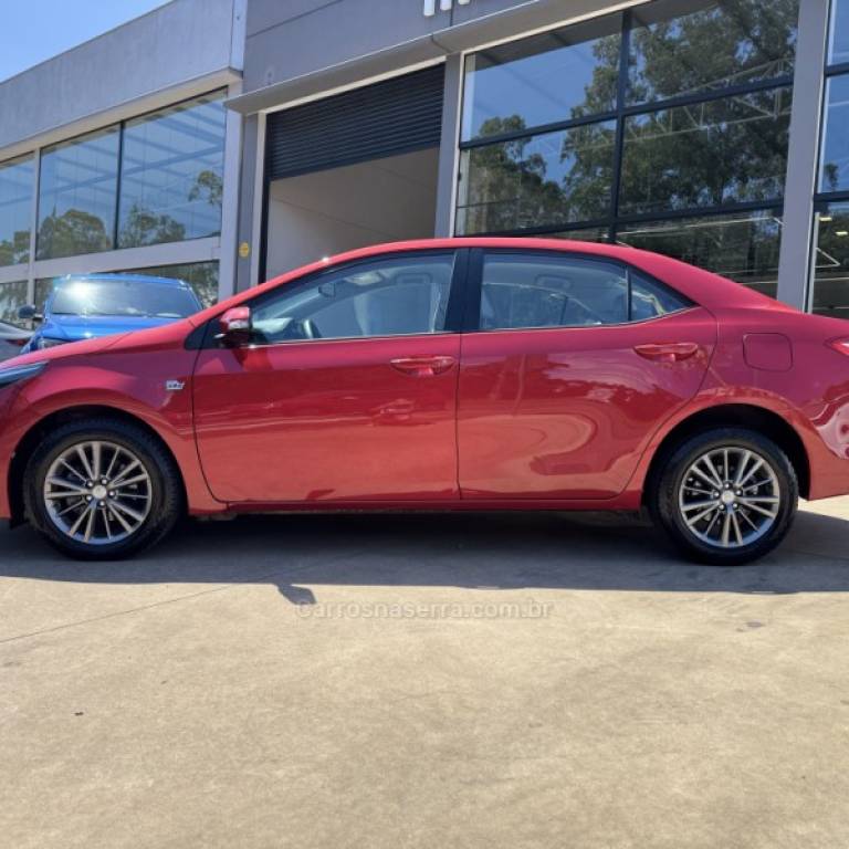 TOYOTA - COROLLA - 2015/2016 - Vermelha - R$ 94.900,00