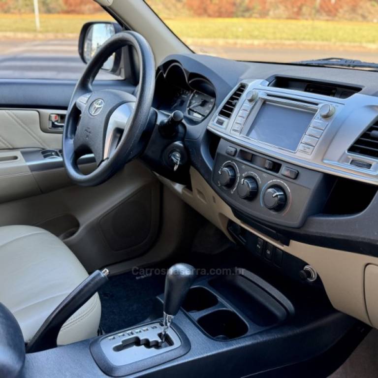 TOYOTA - HILUX SW4 - 2015/2015 - Prata - R$ 119.900,00