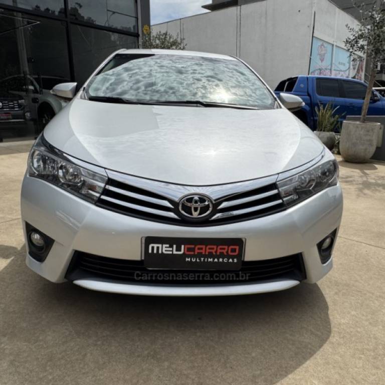 TOYOTA - COROLLA - 2014/2015 - Prata - R$ 89.900,00