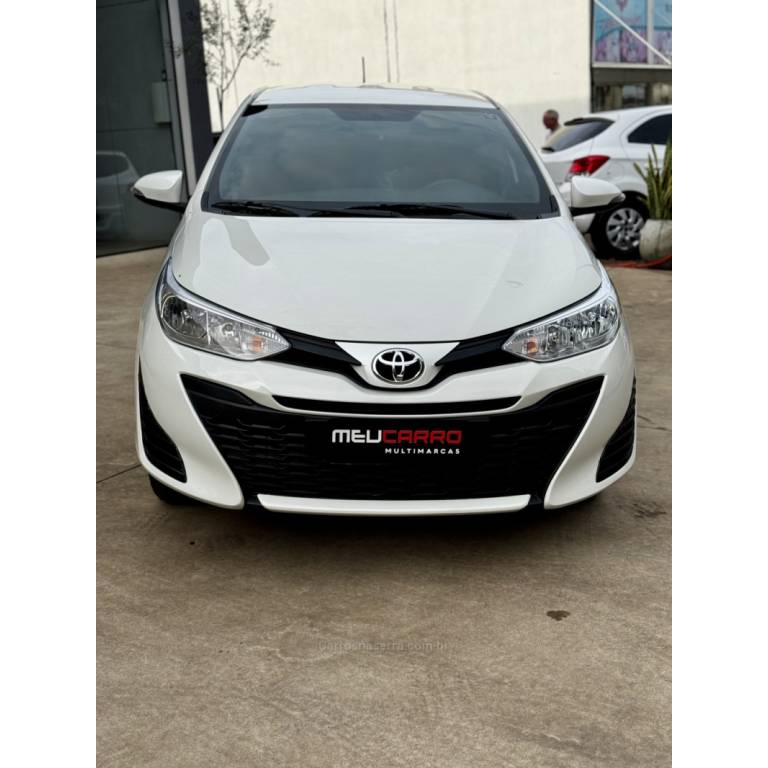 TOYOTA - YARIS - 2020/2020 - Branca - R$ 79.900,00