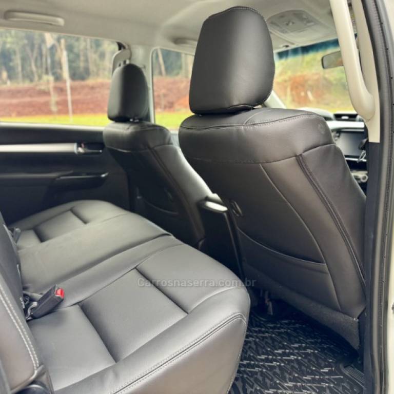 TOYOTA - HILUX - 2019/2020 - Branca - R$ 189.900,00