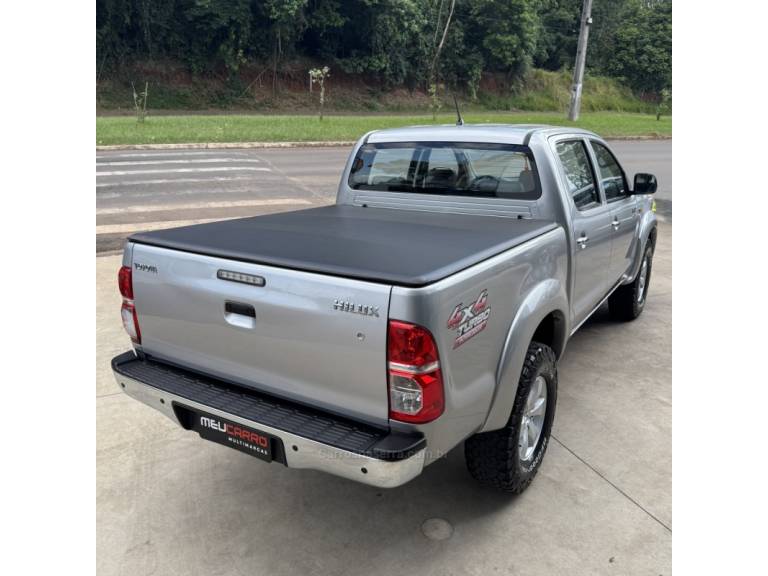 TOYOTA - HILUX - 2014/2015 - Prata - R$ 139.900,00