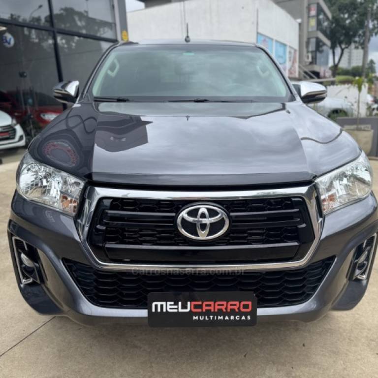 TOYOTA - HILUX - 2019/2019 - Cinza - R$ 198.900,00