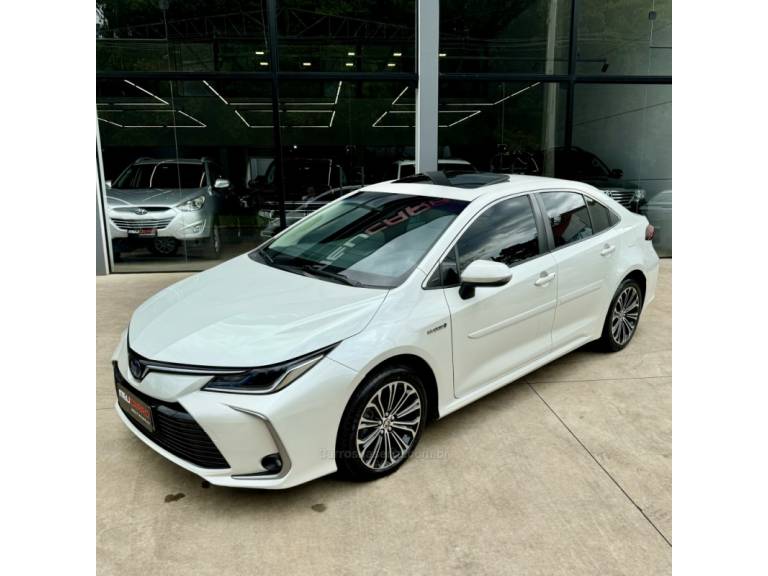 TOYOTA - COROLLA - 2020/2021 - Branca - R$ 139.900,00