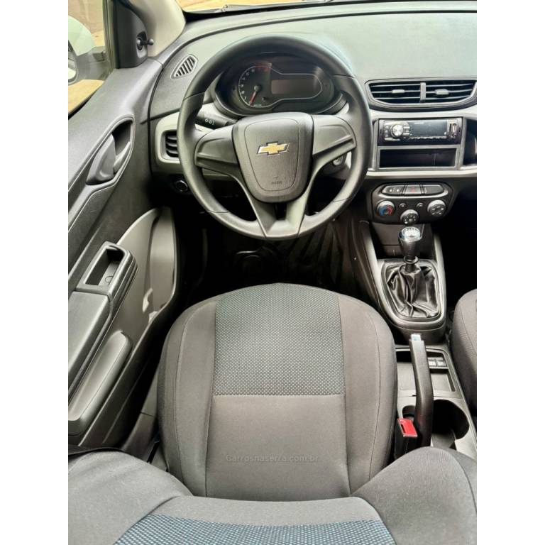 CHEVROLET - ONIX - 2017/2018 - Branca - R$ 52.900,00