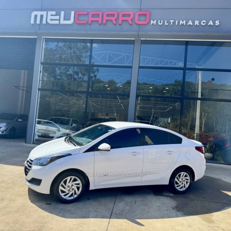 HYUNDAI - HB20S - 2018/2019 - Branca - R$ 63.900,00