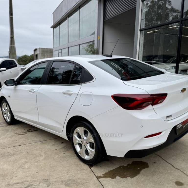 CHEVROLET - ONIX - 2021/2022 - Branca - R$ 84.900,00