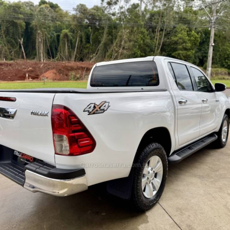 TOYOTA - HILUX - 2019/2020 - Branca - R$ 189.900,00
